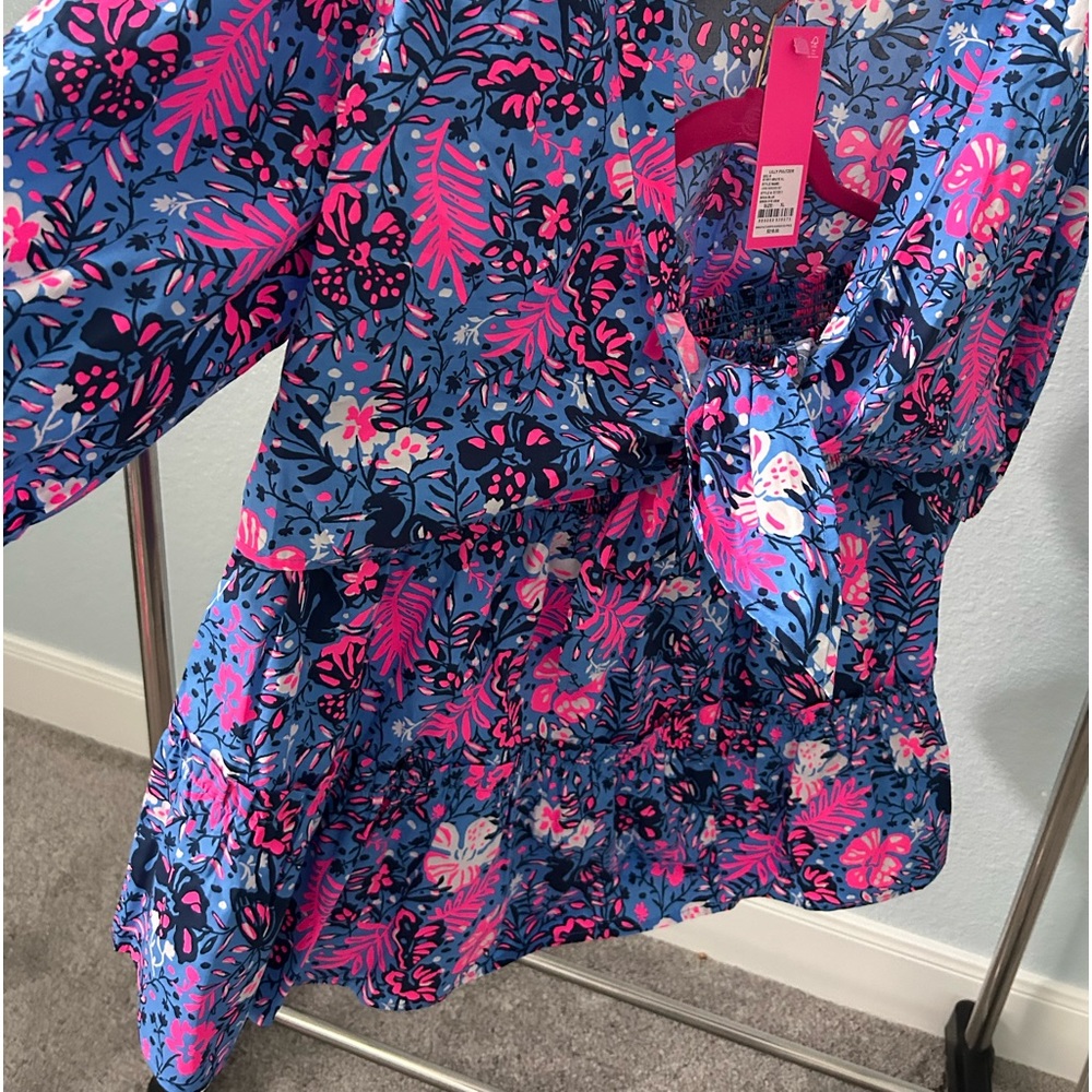 Lily Pulitzer beautiful two-piece set that can be dressed up or dressed down.